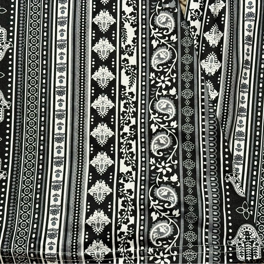 Black and White Patterned Flare Pants size S - Picture 3 of 3